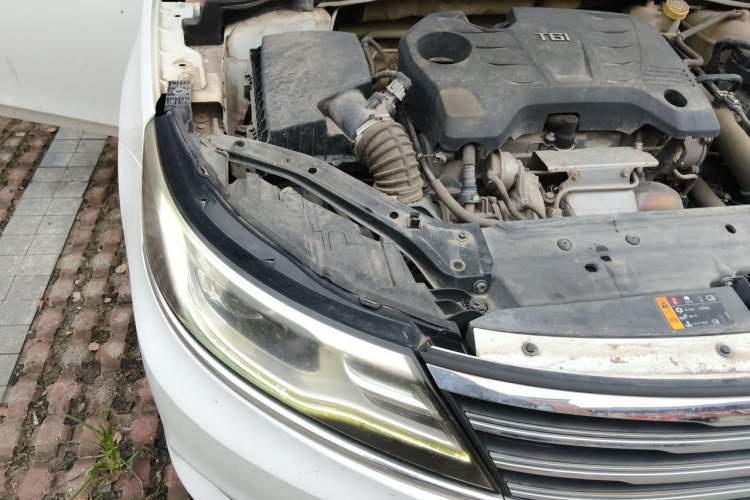 Used Roewe i6 2017 20T Automatic Internet ZhiZun Edition Engine Bay Right