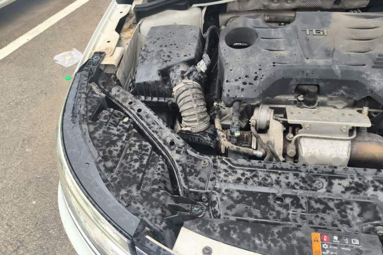 Used Roewe i6 2017 20T Automatic Internet Smart Edition Engine Bay Right