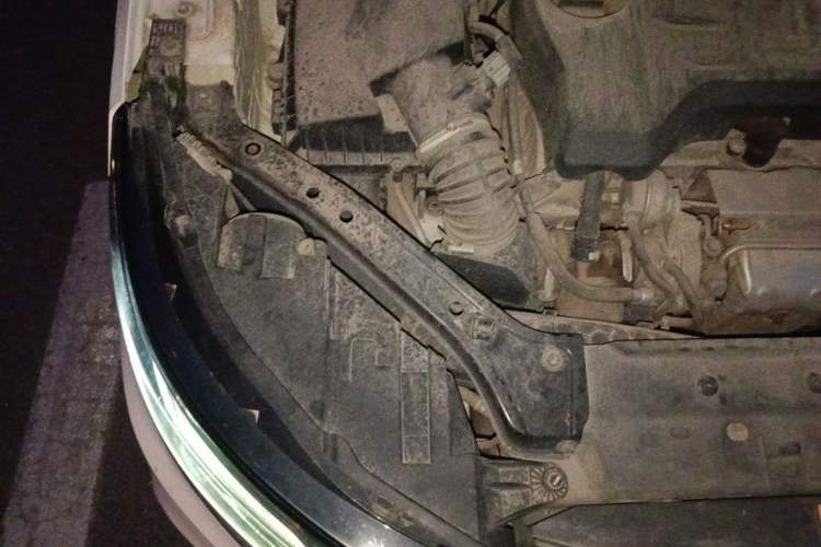 Used Roewe i6 2017 20T Automatic Internet Smart Edition Engine Bay Right