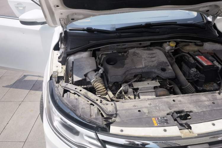Used Roewe i6 2017 20T Automatic Internet Smart Edition Engine Bay Right