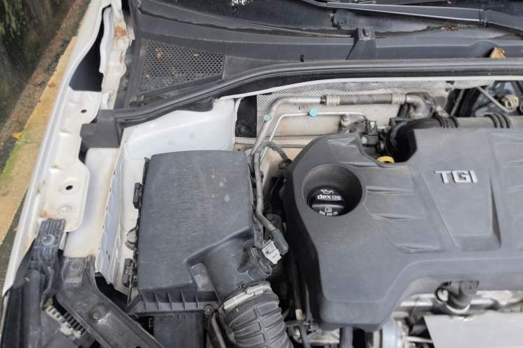 Used Roewe i6 2017 20T Automatic Internet ZhiZun Edition Engine Bay Right