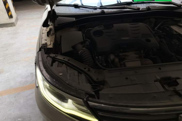 Used Roewe i6 2017 20T Automatic Flagship Edition Engine Bay Right