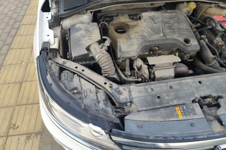 Used Roewe i6 2017 20T Automatic Internet Smart Edition Engine Bay Right