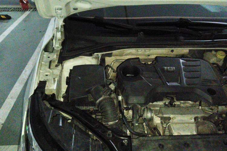 Used Roewe i6 2017 20T Automatic Flagship Edition Engine Bay Right