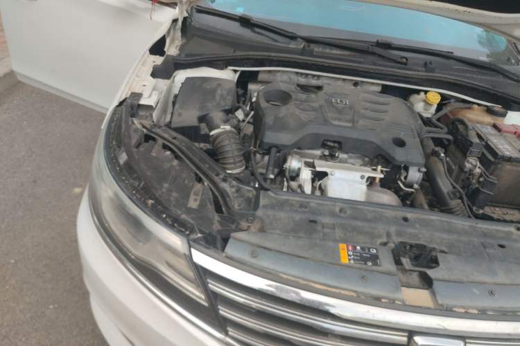 Used Roewe i6 2017 20T Automatic Flagship Edition Engine Bay Right