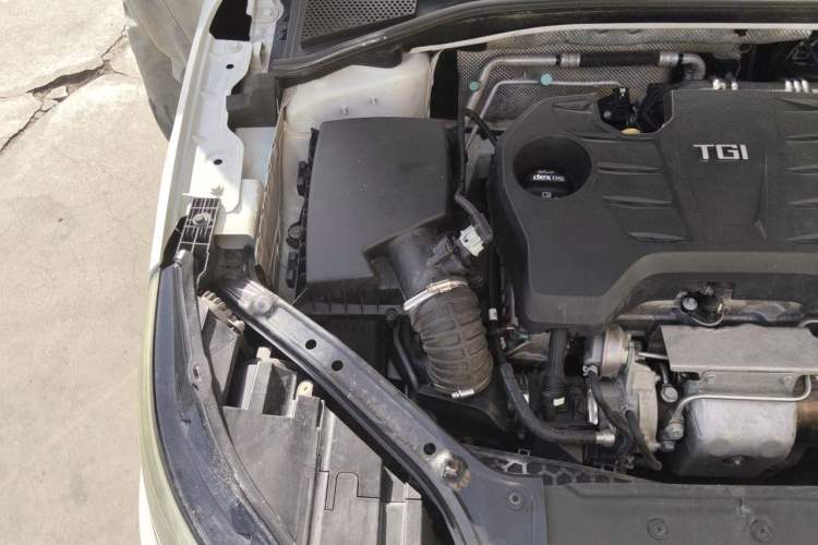 Used Roewe i6 2017 20T Manual Luxury Edition Engine Bay Right