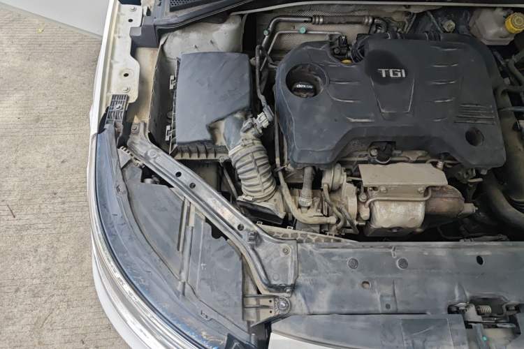 Used Roewe i6 2017 20T Automatic Internet ZhiZun Edition Engine Bay Right