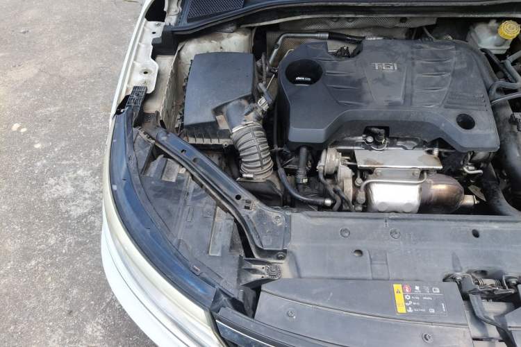 Used Roewe i6 2017 20T Manual Luxury Edition Engine Bay Right
