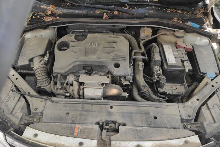 Used Roewe i6 2017 20T Automatic Flagship Edition Engine Bay