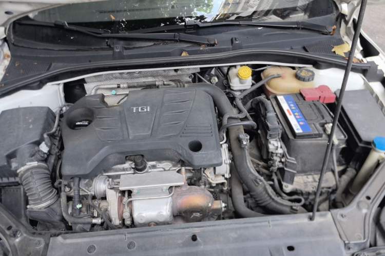 Used Roewe i6 2017 20T Automatic Internet ZhiZun Edition Engine Bay