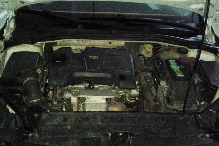 Used Roewe i6 2017 20T Automatic Flagship Edition Engine Bay