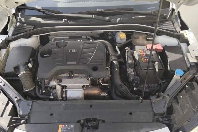 Used Roewe i6 2017 20T Manual Luxury Edition Engine Bay
