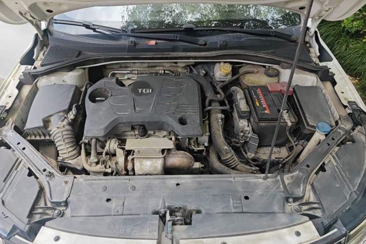 Used Roewe i6 2017 20T Automatic Internet ZhiZun Edition Engine Bay