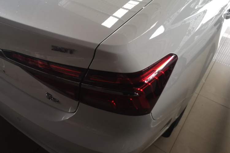 Used Roewe i6 2017 20T Automatic Flagship Edition Exterior 3
