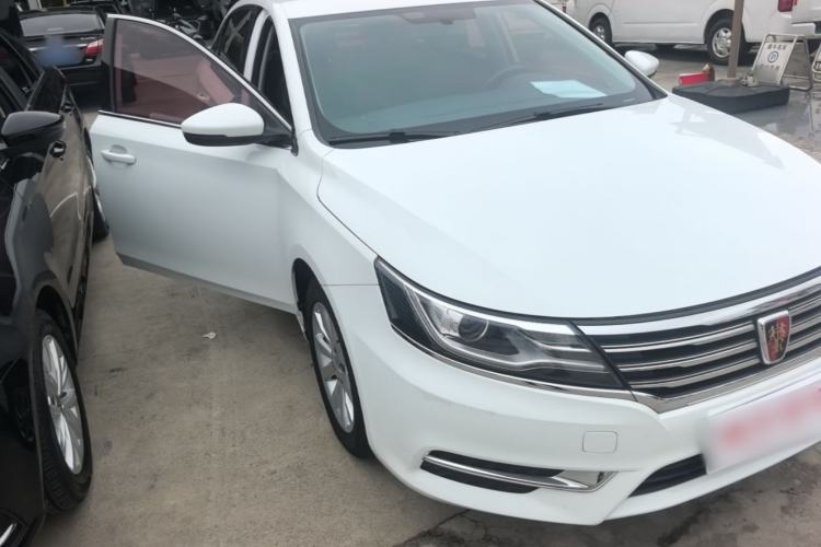 Used Roewe i6 2017 20T Manual Luxury Edition Front Right 45 Deg