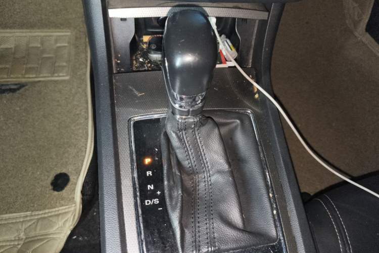 Used Roewe i6 2017 20T Automatic Internet Smart Edition Gear Lever
