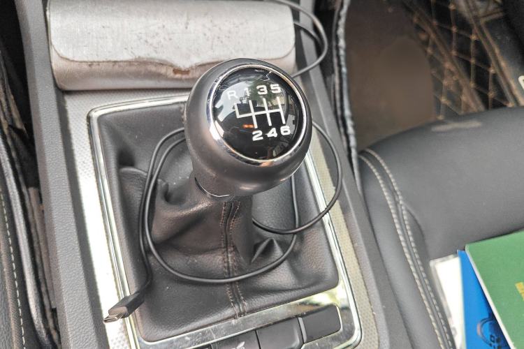 Used Roewe i6 2017 20T Manual Luxury Edition Gear Lever
