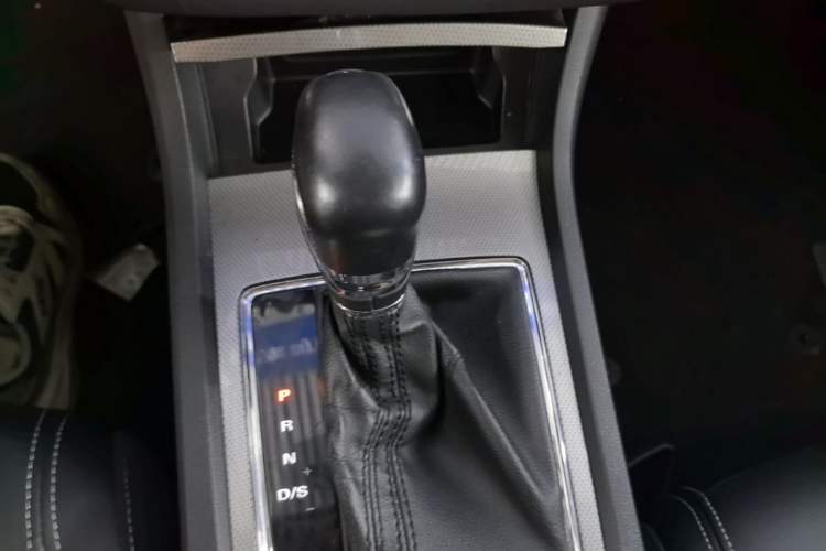 Used Roewe i6 2017 20T Automatic Internet Smart Edition Gear Lever