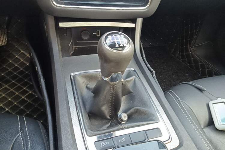 Used Roewe i6 2017 20T Manual Luxury Edition Gear Lever