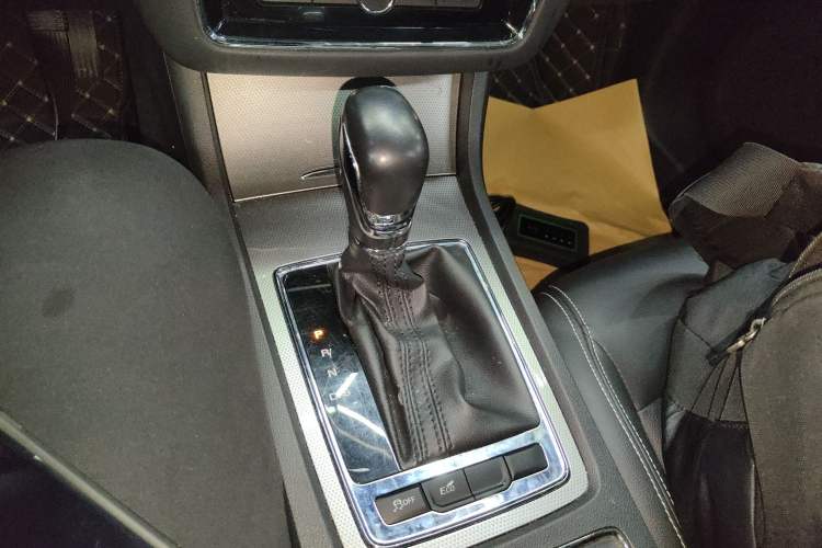 Used Roewe i6 2017 20T Automatic Internet ZhiZun Edition Gear Lever