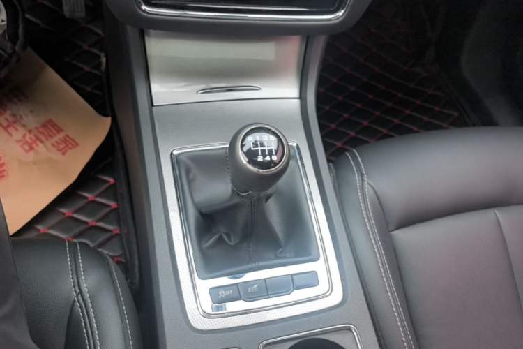 Used Roewe i6 2017 20T Manual Luxury Edition Gear Lever