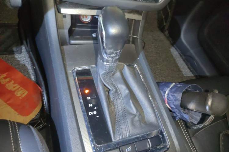 Used Roewe i6 2017 20T Automatic Internet Smart Edition Gear Lever