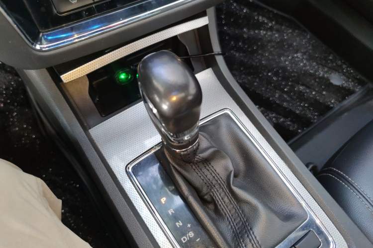 Used Roewe i6 2017 20T Automatic Internet ZhiZun Edition Gear Lever