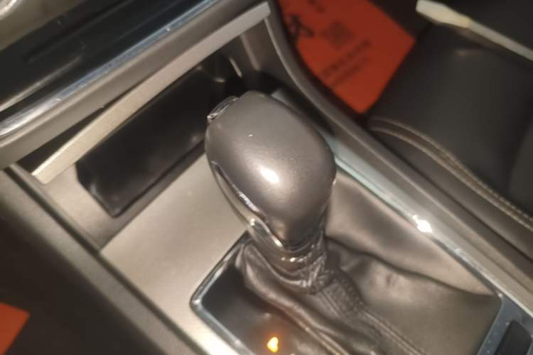 Used Roewe i6 2017 20T Automatic Flagship Edition Gear Lever