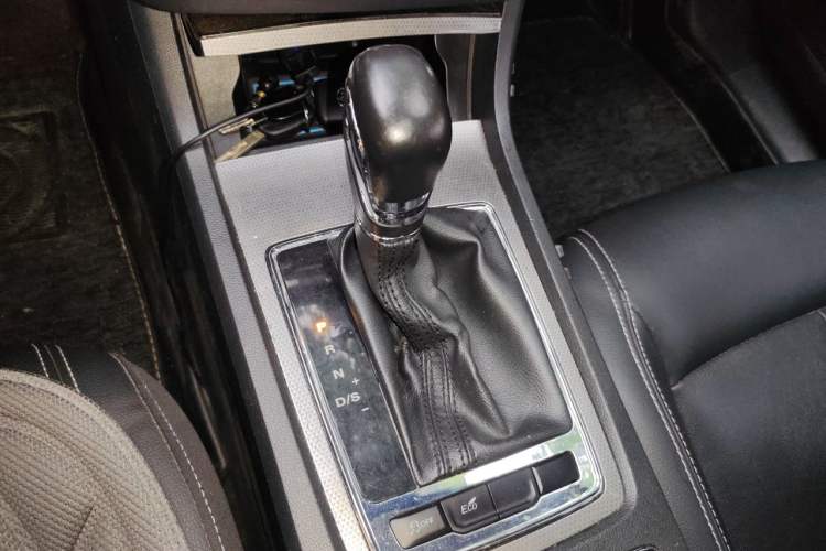 Used Roewe i6 2017 20T Automatic Flagship Edition Gear Lever
