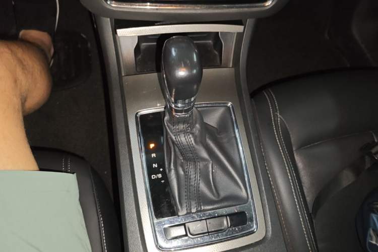 Used Roewe i6 2017 20T Automatic Flagship Edition Gear Lever