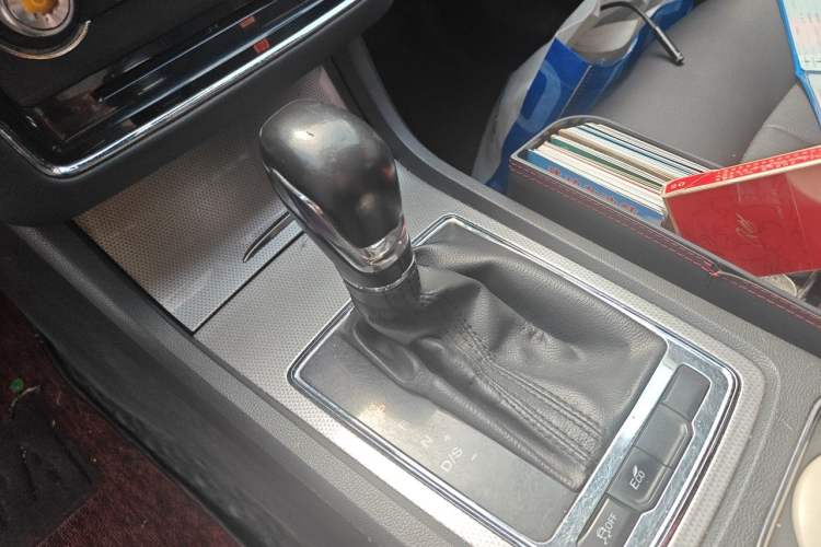 Used Roewe i6 2017 20T Automatic Flagship Edition Gear Lever