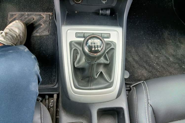 Used Roewe i6 2017 16T Manual Luxury Edition Gear Lever