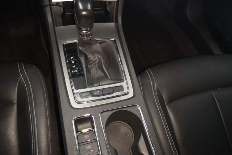 Used Roewe i6 2017 20T Automatic Flagship Edition Gear Lever