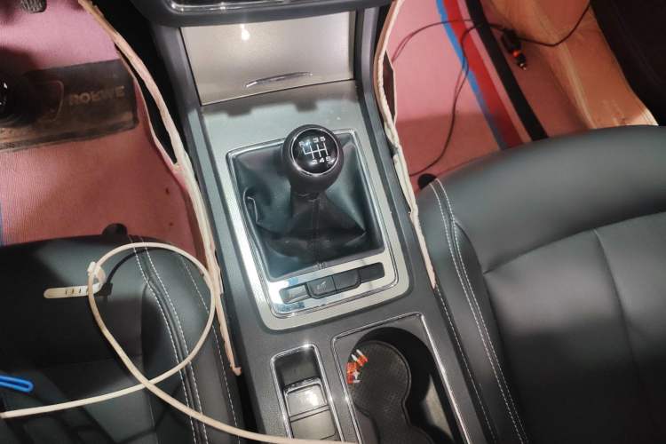 Used Roewe i6 2017 20T Manual Luxury Edition Gear Lever
