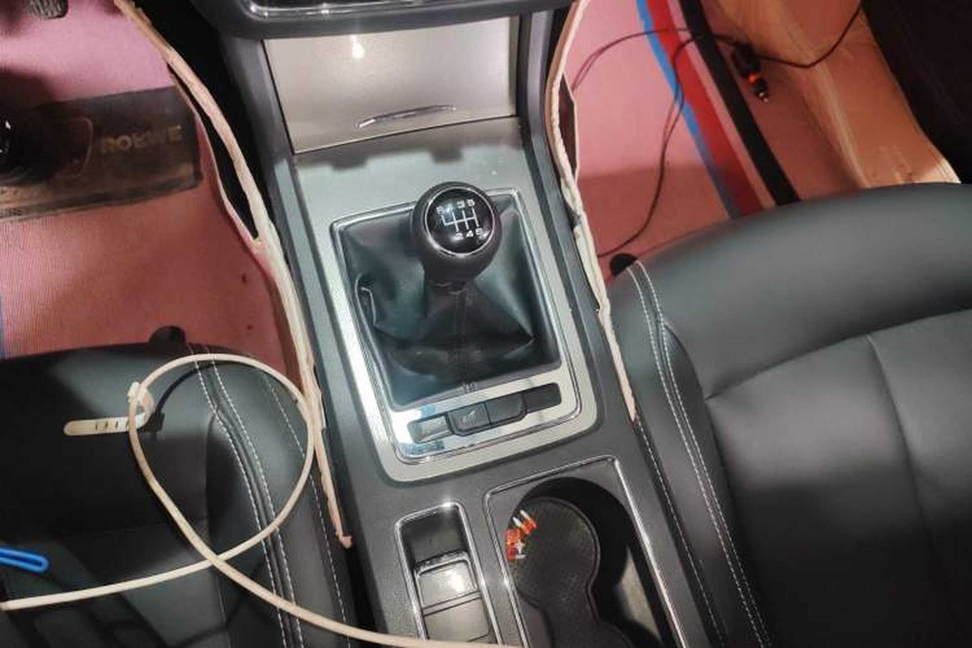 Used Roewe i6 2017 20T Manual Luxury Edition Gear Lever