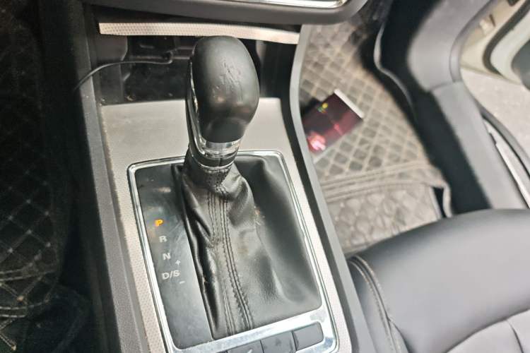 Used Roewe i6 2017 16T Automatic Flagship Edition Gear Lever