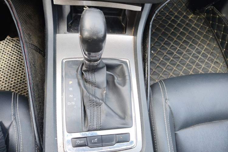 Used Roewe i6 2017 20T Automatic Internet ZhiZun Edition Gear Lever