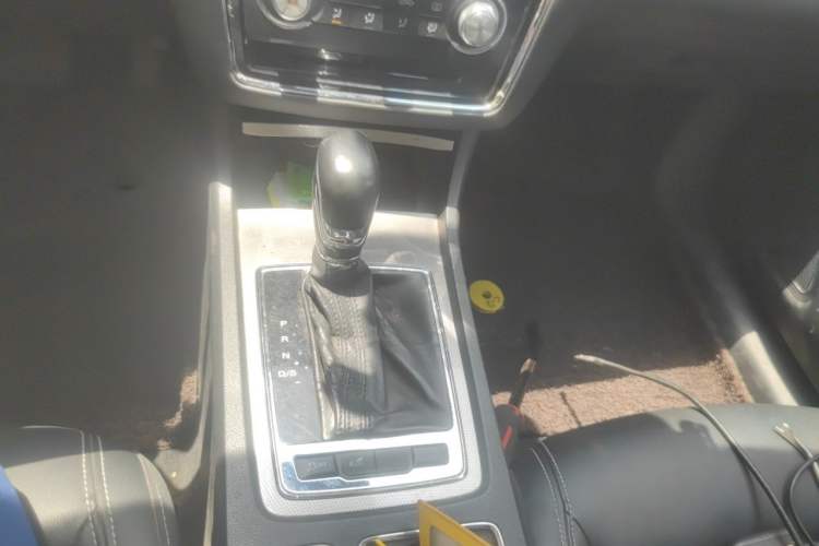 Used Roewe i6 2017 20T Automatic Flagship Edition Gear Lever