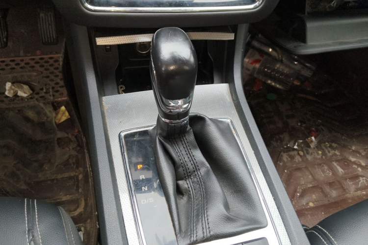 Used Roewe i6 2017 20T Automatic Internet ZhiZun Edition Gear Lever