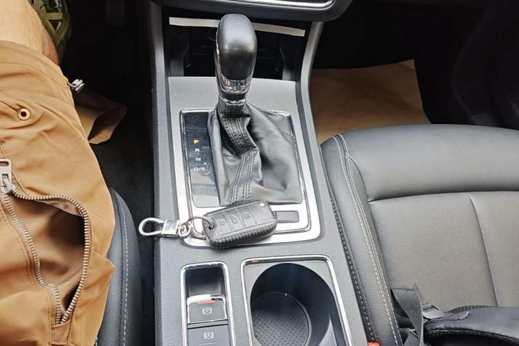 Used Roewe i6 2017 20T Automatic Flagship Edition Gear Lever