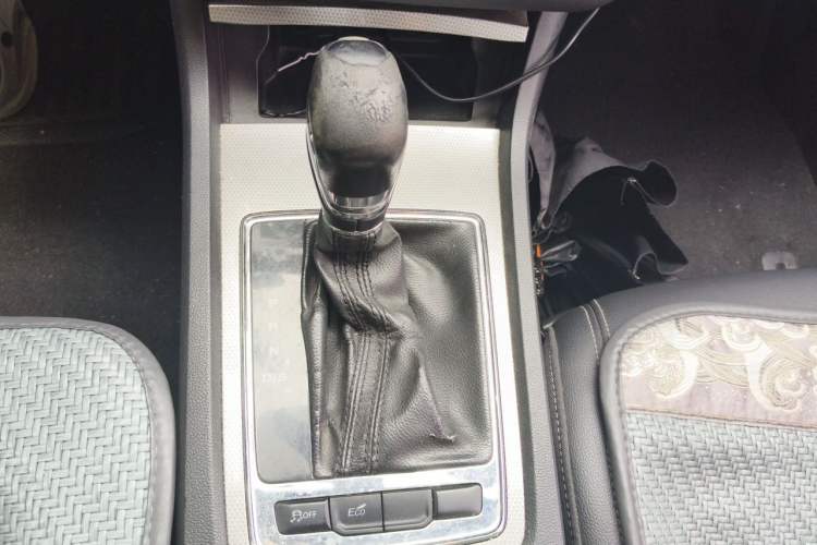 Used Roewe i6 2017 20T Automatic Flagship Edition Gear Lever