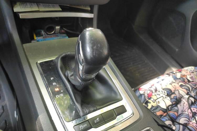 Used Roewe i6 2017 20T Automatic Flagship Edition Gear Lever