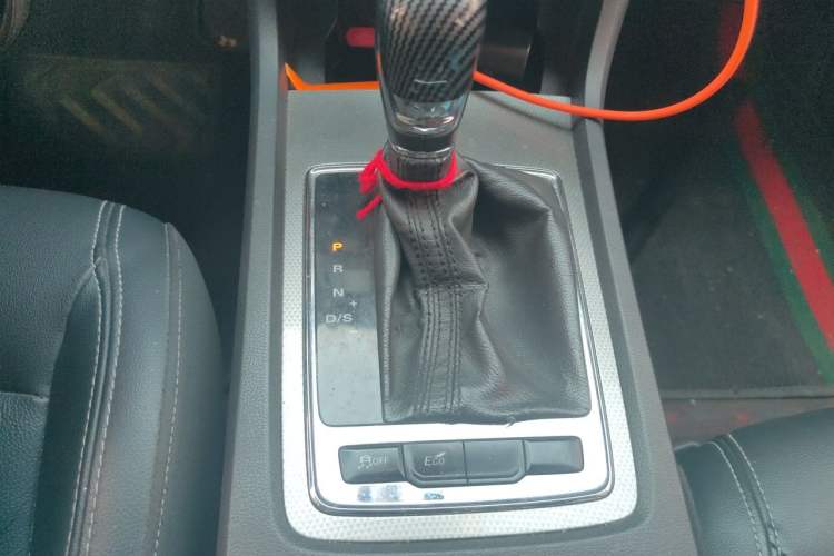 Used Roewe i6 2017 20T Automatic Flagship Edition Gear Lever