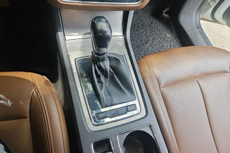 Used Roewe i6 2017 20T Automatic Internet ZhiZun Edition Gear Lever