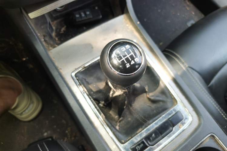 Used Roewe i6 2017 20T Manual Luxury Edition Gear Lever