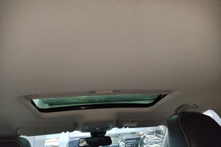 Used Roewe i6 2017 20T Automatic Internet ZhiZun Edition Headliner