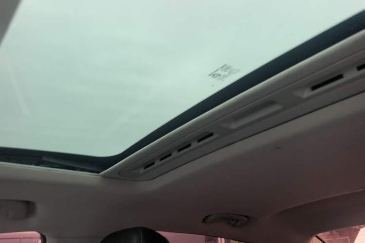 Used Roewe i6 2017 20T Manual Luxury Edition Headliner
