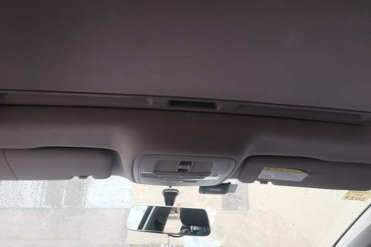 Used Roewe i6 2017 16T Automatic Flagship Edition Headliner
