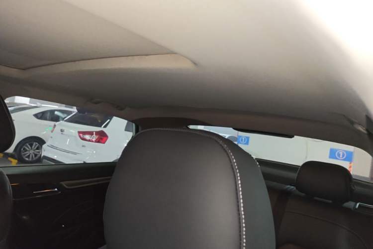 Used Roewe i6 2017 20T Automatic Flagship Edition Headliner