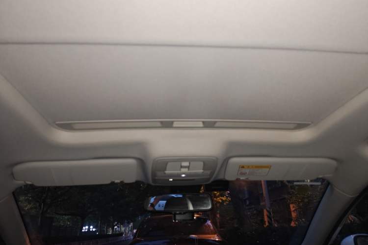 Used Roewe i6 2017 20T Automatic Internet ZhiZun Edition Headliner